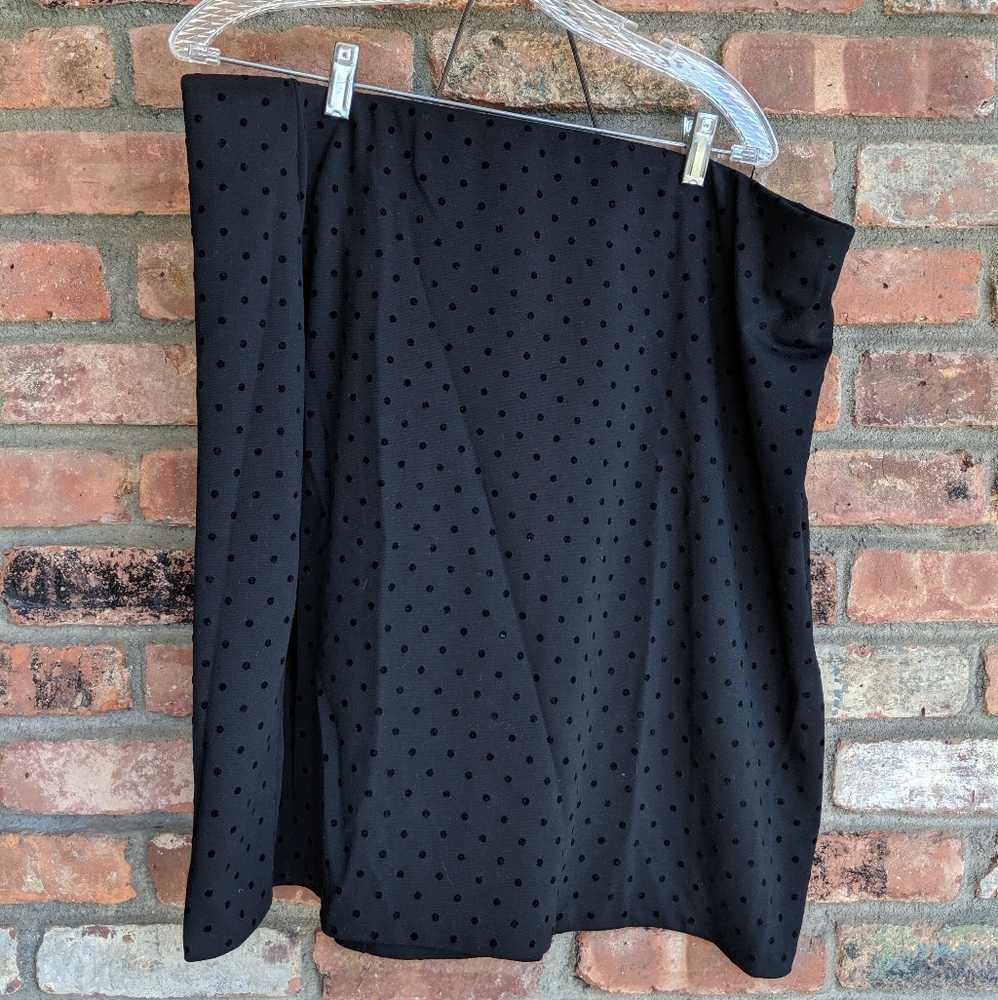 Old navy black stretchy pencil skirt with velvet